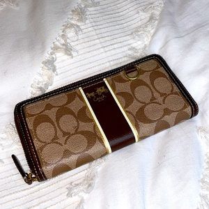 Coach wallet with zipper